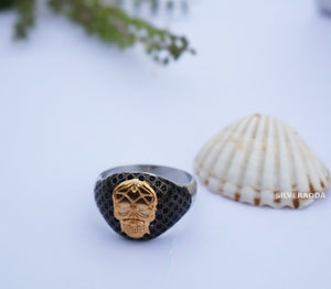 Stylish Men's Silver Skull Ring with Gold Accents