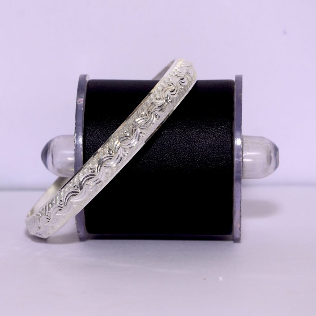 V-shaped light kada for man silveradda