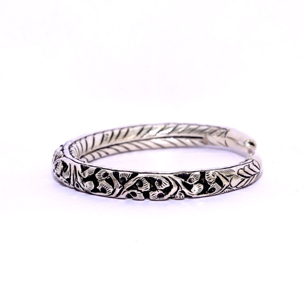 Round shape stylish kada silveradda