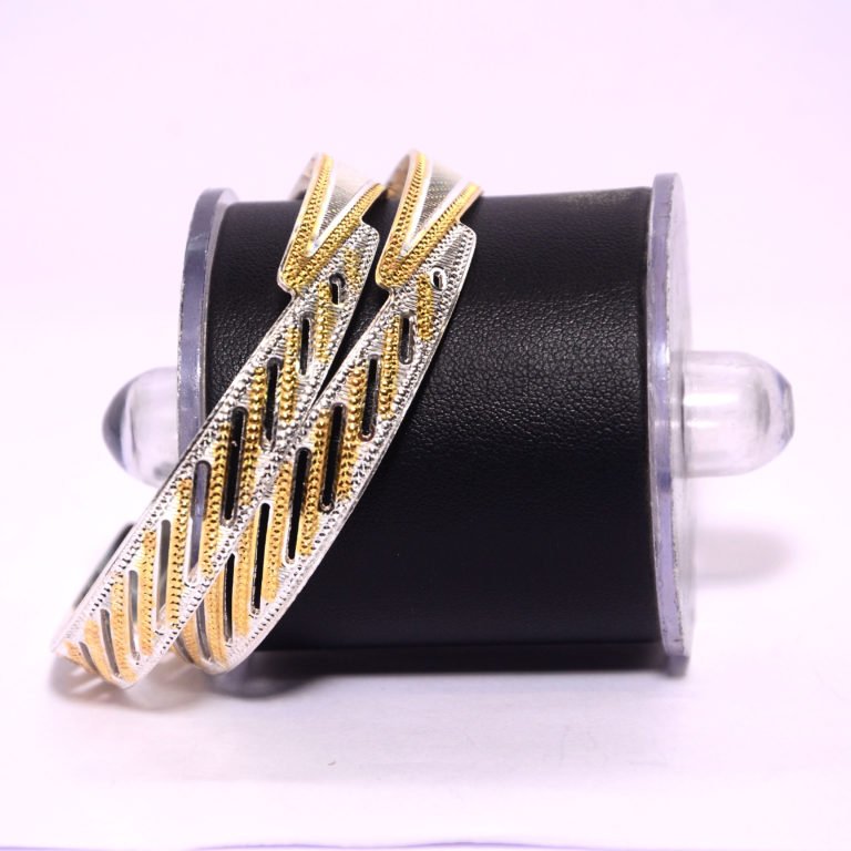 Stylish Bangle Gold Polished silveradda