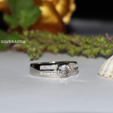 Elegant Men's Silver Ring with White Diamond