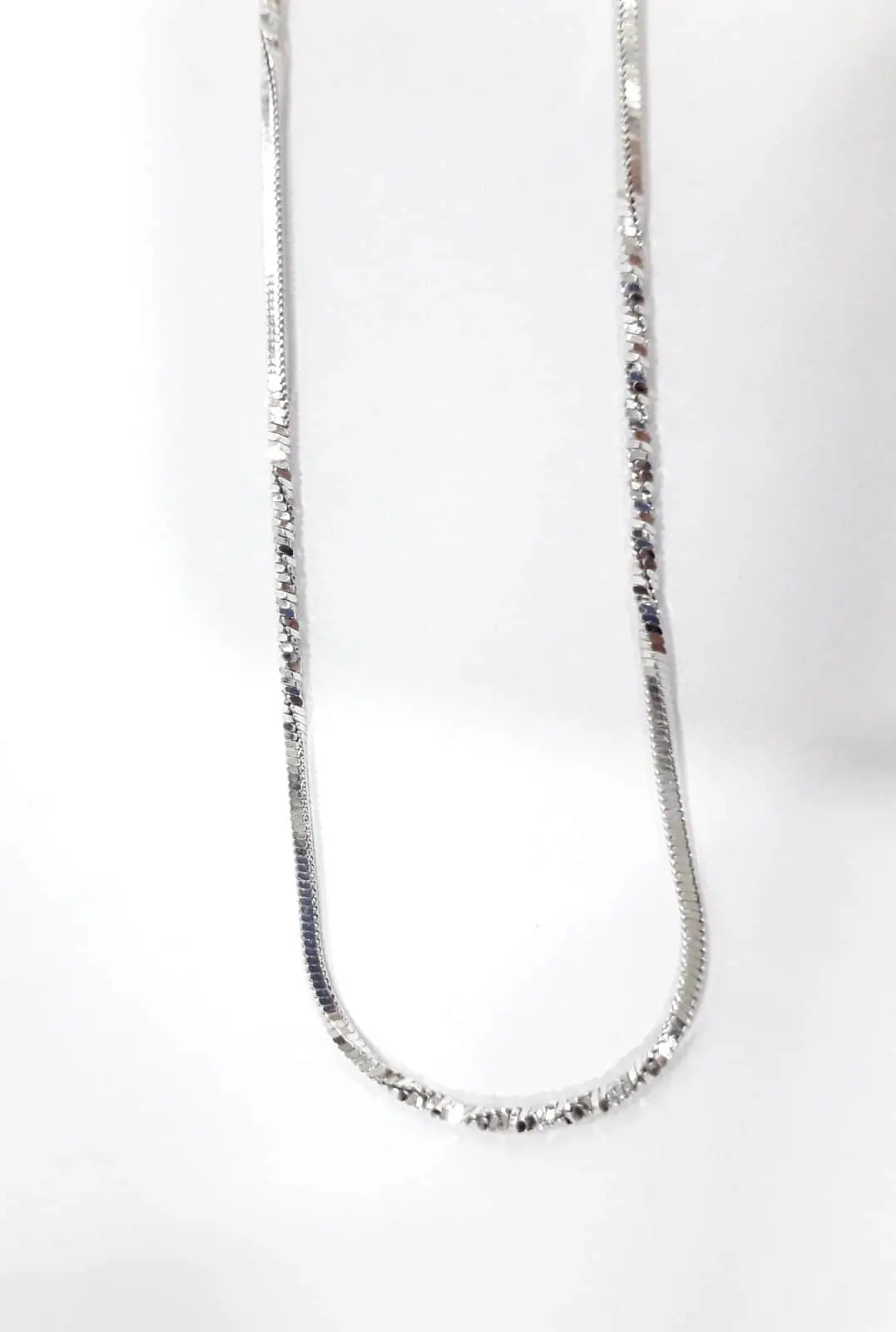 The Benefits of Wearing a Silver Chain for Men