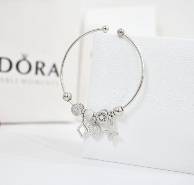 Pandora PANDORA Bracelet, Sparkling Shooting Star Clasp Bangle, Clear CZ -  19cm - American Jewelry