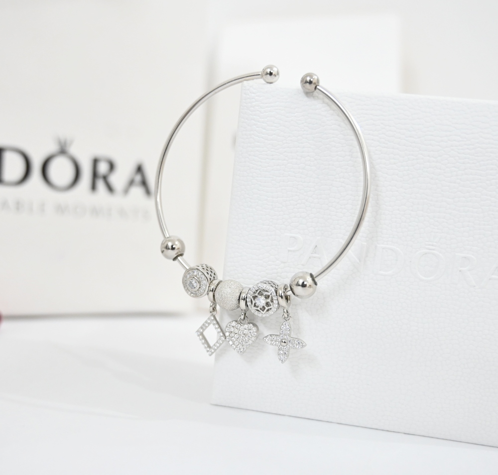 Womans hack to clean Pandora bracelet in five minutes  and it looks good  as new  Mirror Online