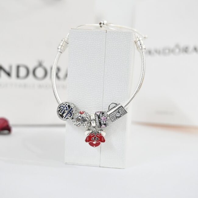 MileagePlus Merchandise Awards. Pandora® Floating Heart Bracelet - Size 7.5