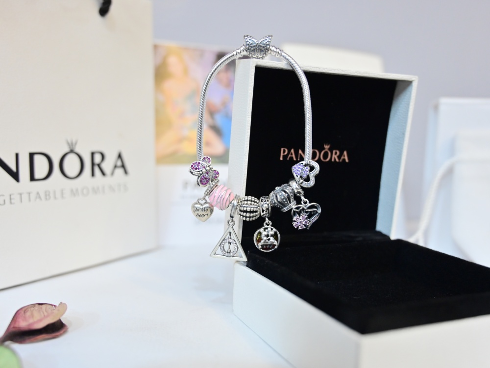 Buy Pandora Moments Sparkling Crown O Snake Chain, Clear CZ 925 Sterling  Silver Charm Bracelet, 6.7 inches, Metal at Amazon.in